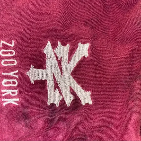 💙 Zoo York Black and Pink Tie-Dye T-Shirt Featuring Elaborate Embroidery Size M - Picture 8 of 13